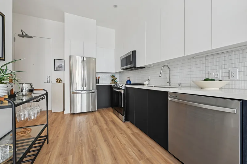 Stainless Steel appliances with quartz countertops